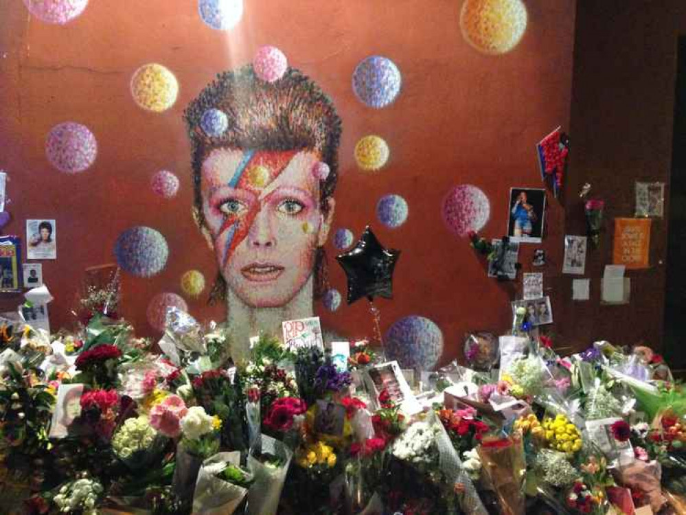 A memorial to David Bowie (Photo: R013) A memorial to David Bowie (Photo: R013)