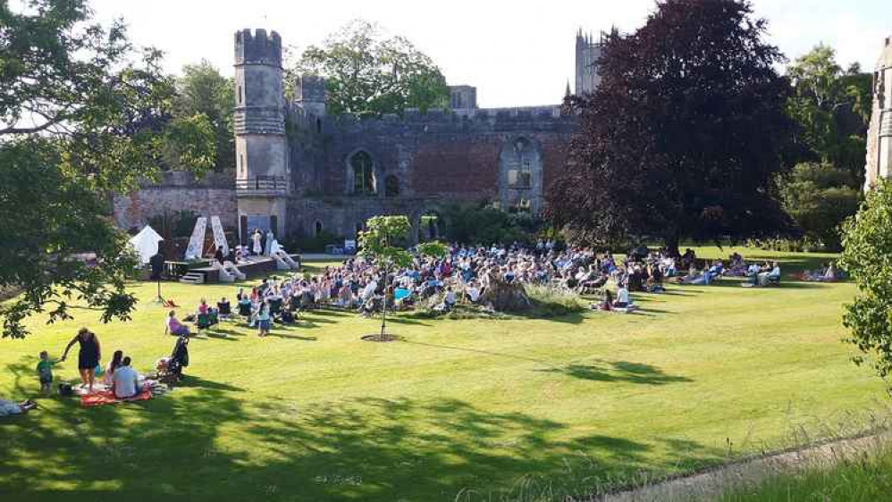 Outdoor theatre on the South Lawn Outdoor theatre on the South Lawn