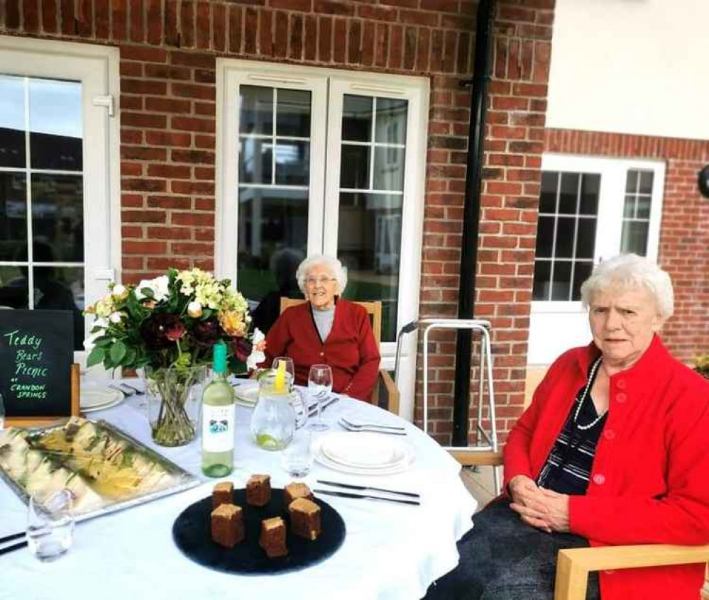 Crandon Springs residents at the picnic