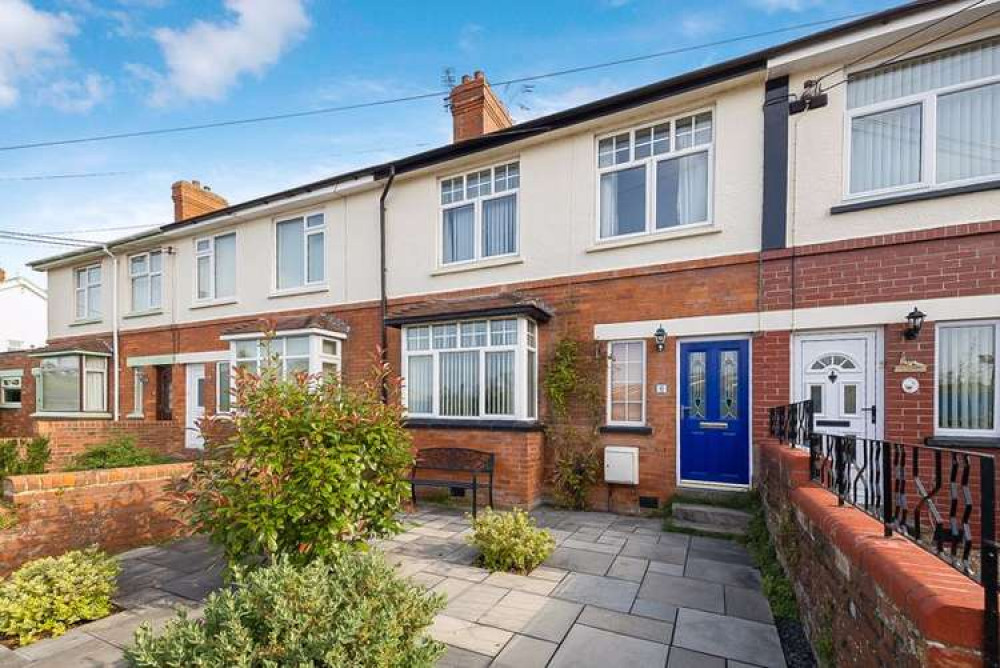 Three-bedroom house in West Street Three-bedroom house in West Street