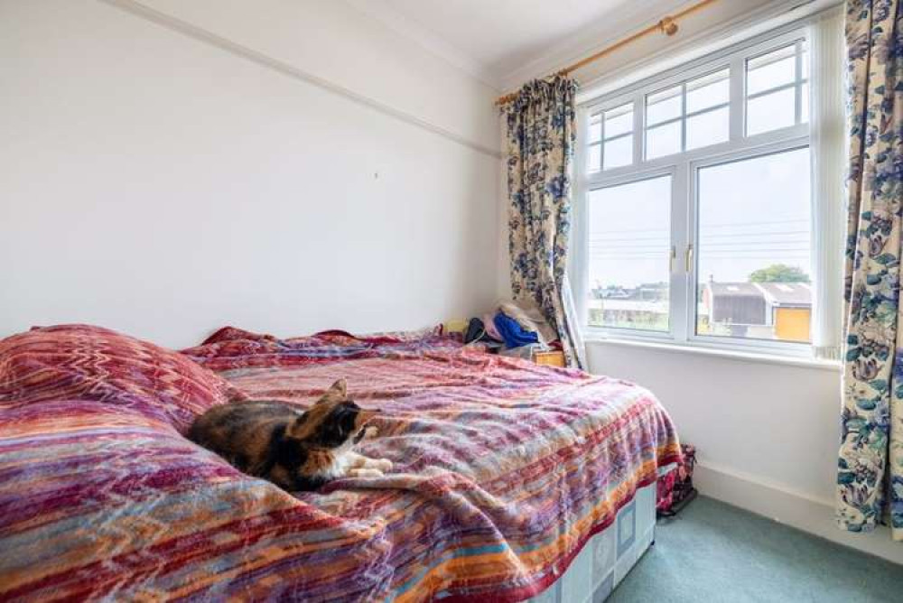 Three-bedroom house in West Street Three-bedroom house in West Street