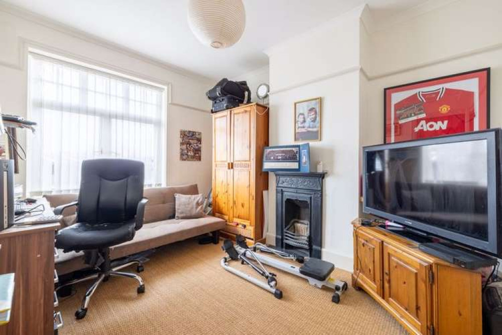 Three-bedroom house in West Street Three-bedroom house in West Street