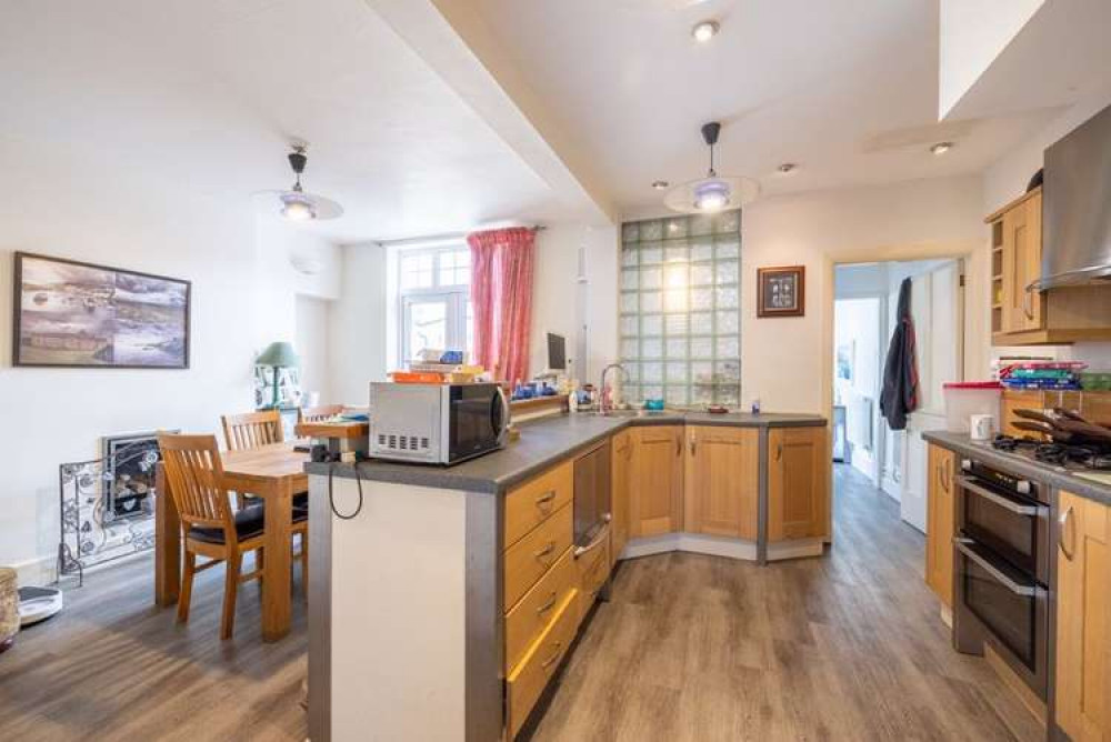 Three-bedroom house in West Street Three-bedroom house in West Street