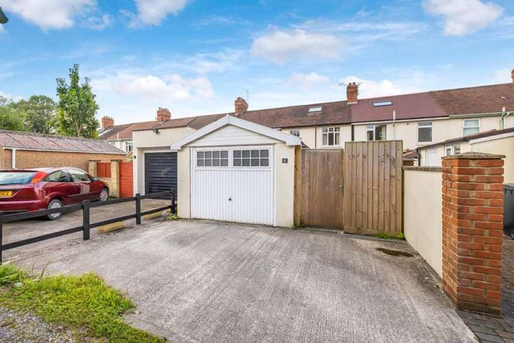 Three-bedroom house in West Street Three-bedroom house in West Street